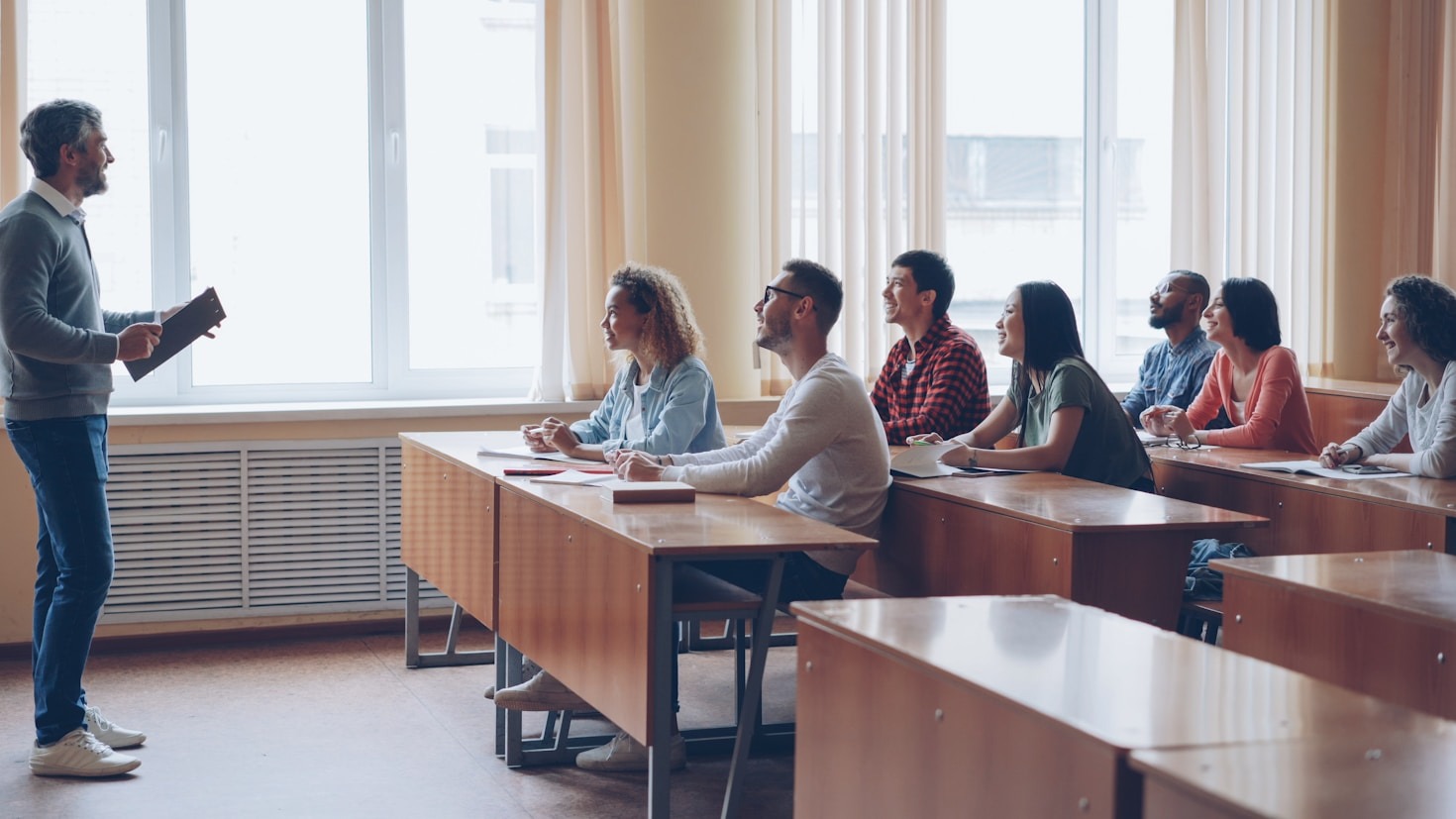 Mentorship Programs That Guide Urban Scholars